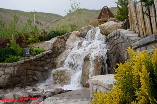 گیاهان و درختان آبشار تهران